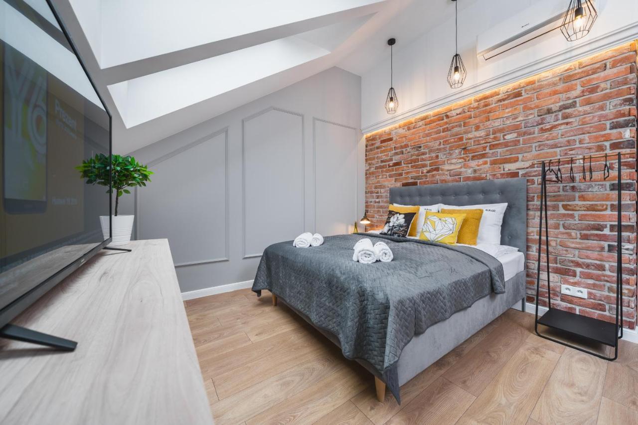 Saint Florian'S Suites - Old Town Luxury Apartments - By Upstairs Krakow Bagian luar foto