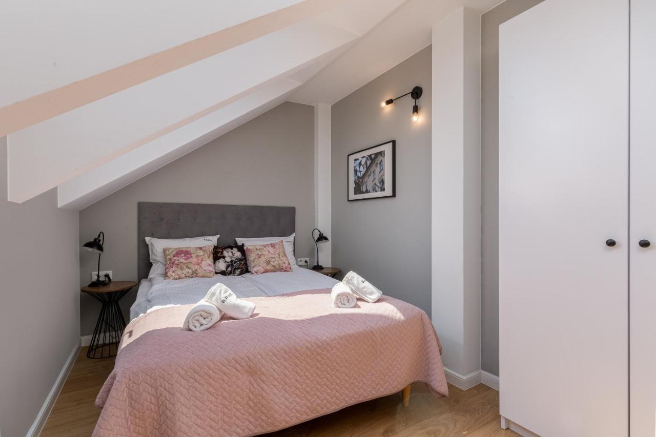 Saint Florian'S Suites - Old Town Luxury Apartments - By Upstairs Krakow Bagian luar foto