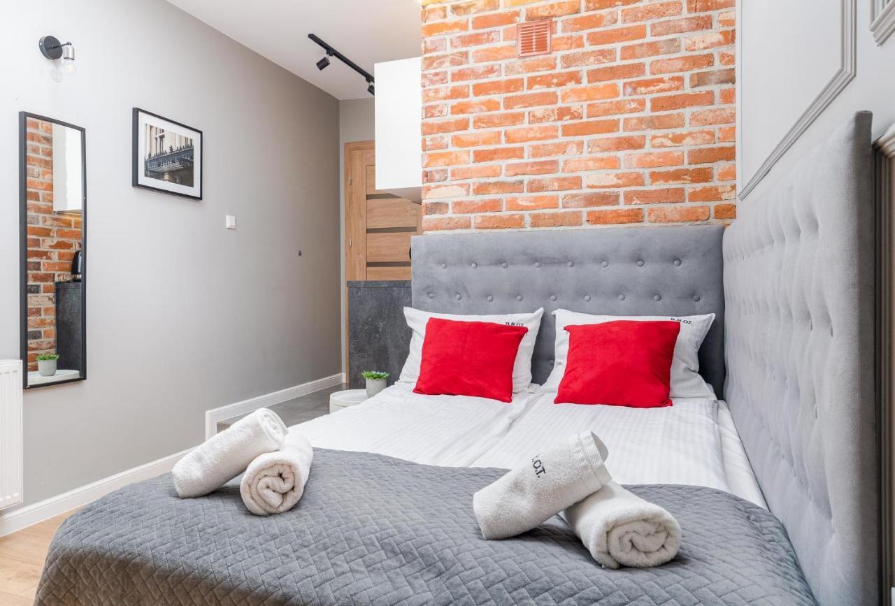 Saint Florian'S Suites - Old Town Luxury Apartments - By Upstairs Krakow Bagian luar foto