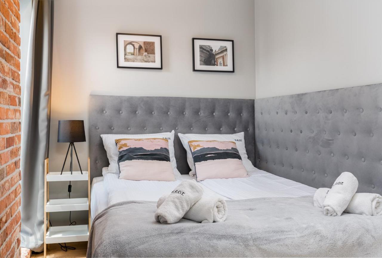 Saint Florian'S Suites - Old Town Luxury Apartments - By Upstairs Krakow Bagian luar foto