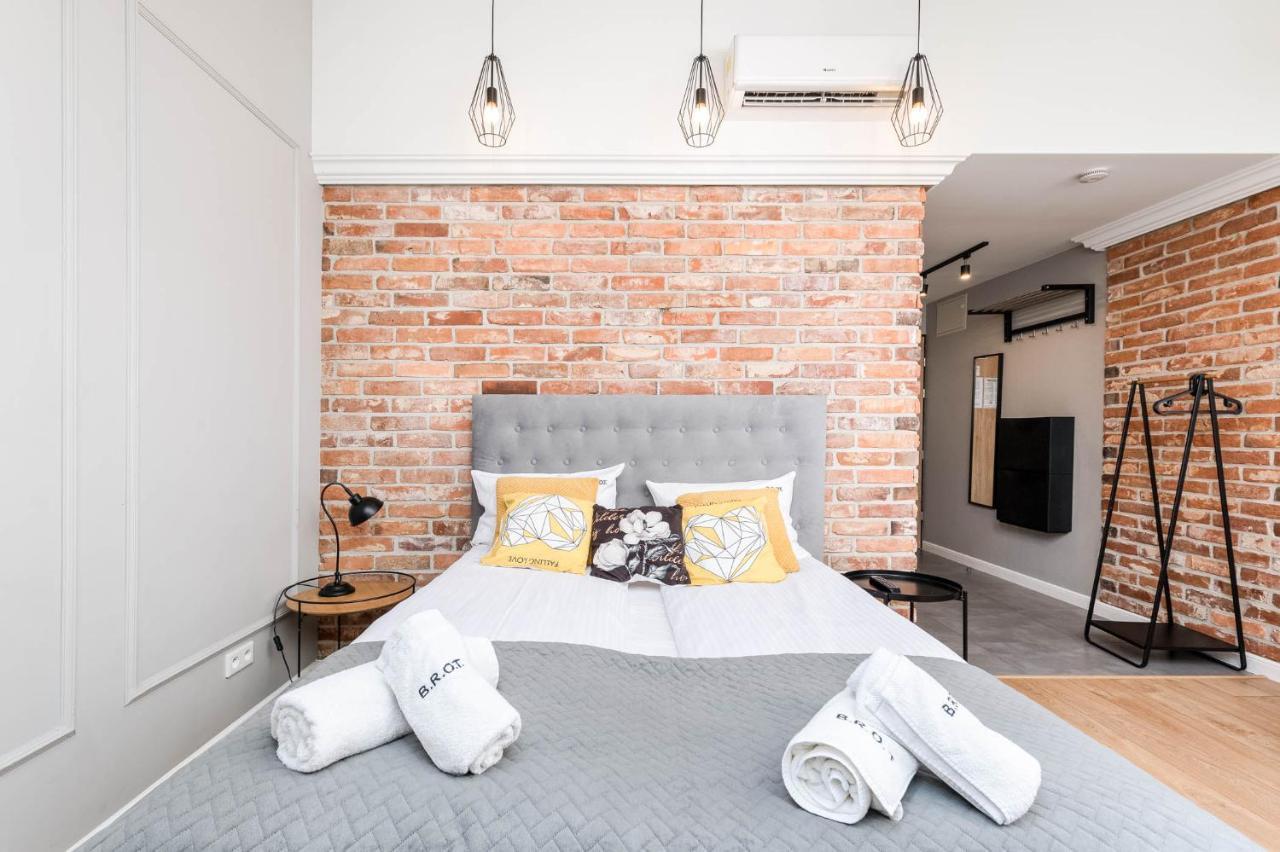 Saint Florian'S Suites - Old Town Luxury Apartments - By Upstairs Krakow Bagian luar foto
