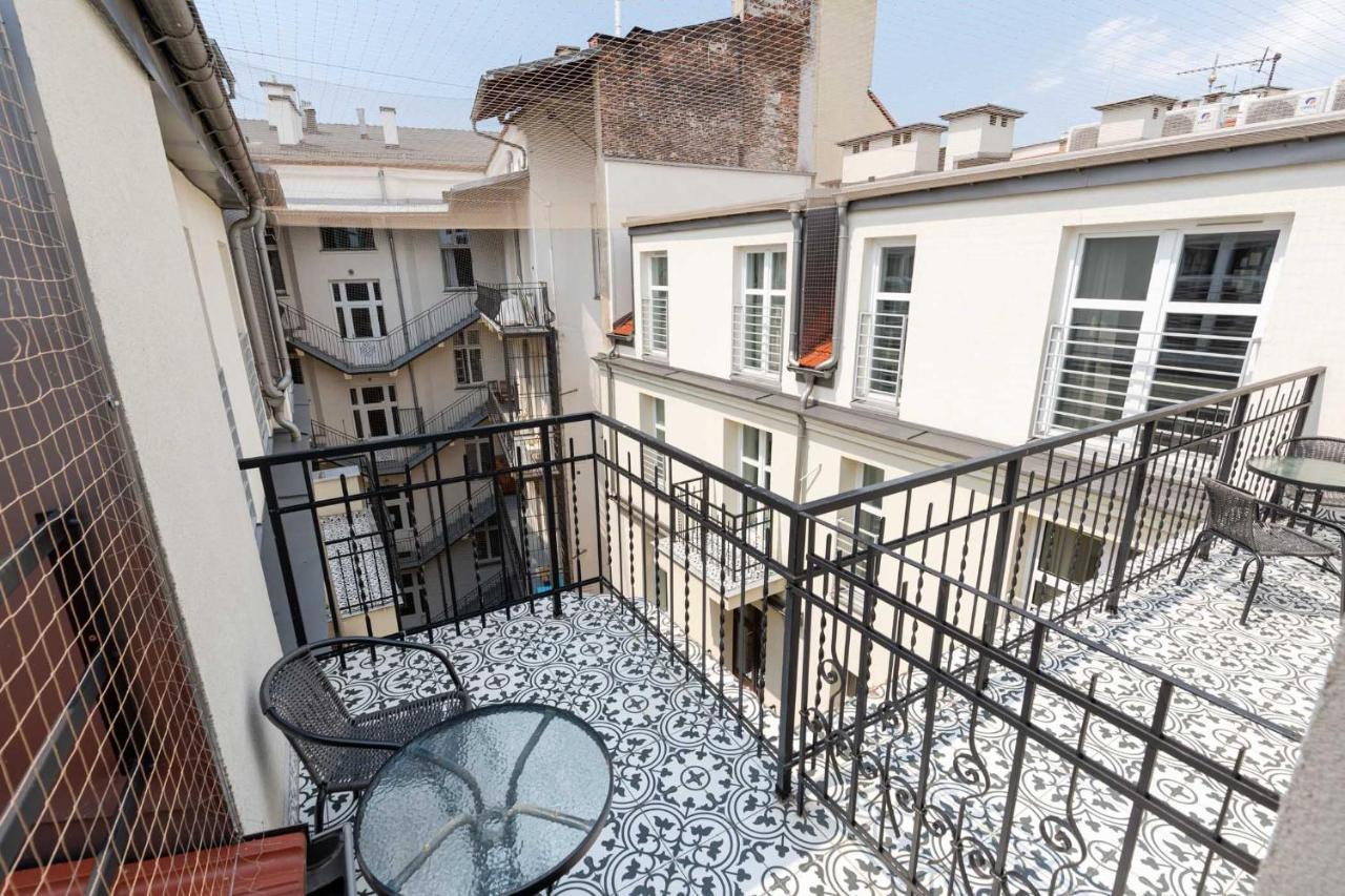 Saint Florian'S Suites - Old Town Luxury Apartments - By Upstairs Krakow Bagian luar foto