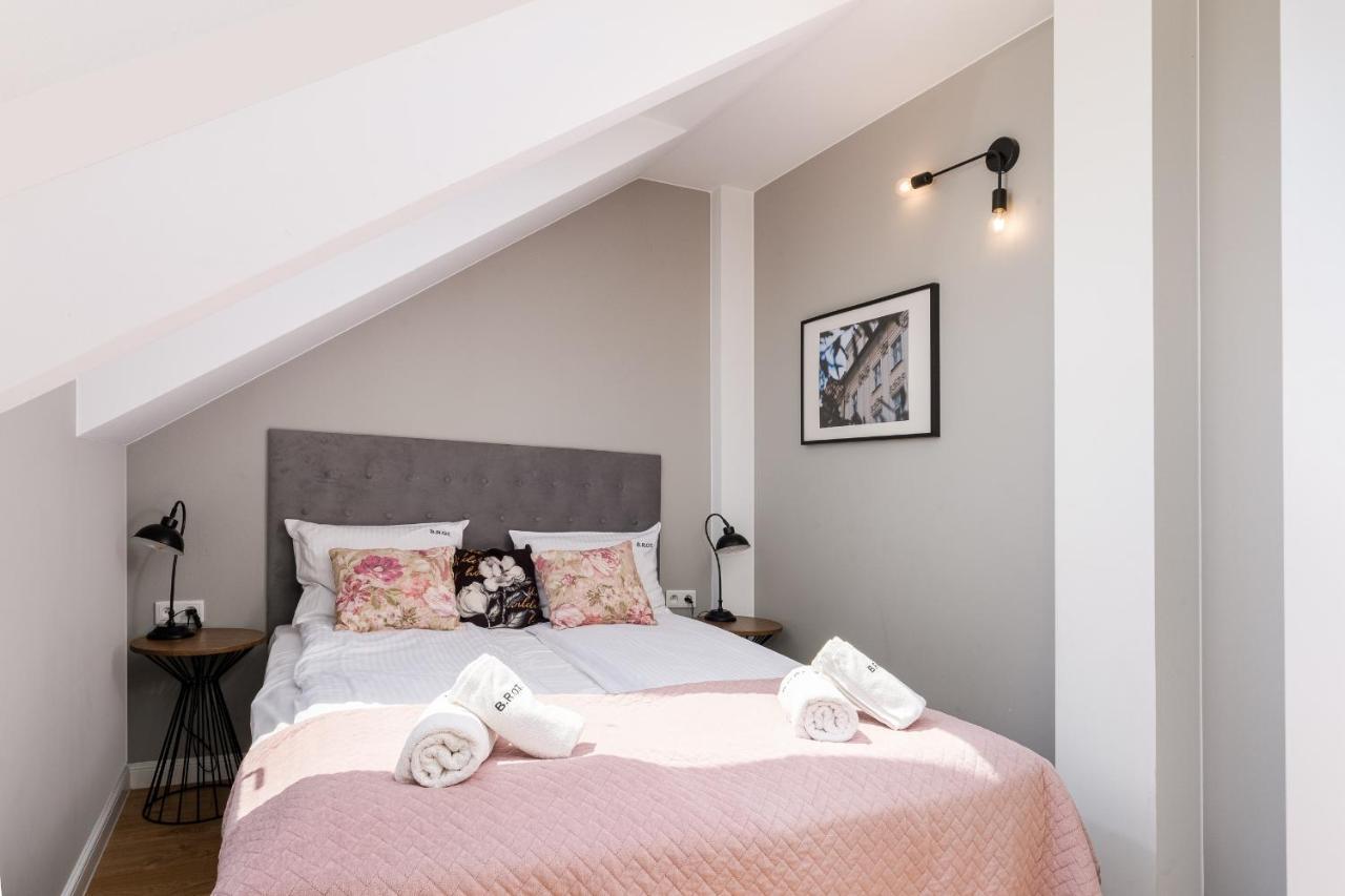 Saint Florian'S Suites - Old Town Luxury Apartments - By Upstairs Krakow Bagian luar foto