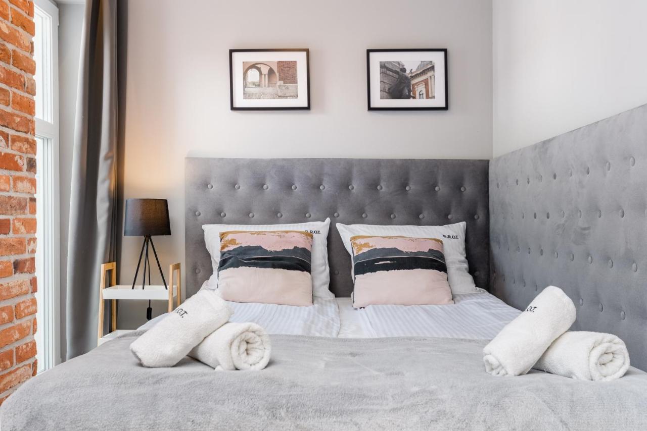 Saint Florian'S Suites - Old Town Luxury Apartments - By Upstairs Krakow Bagian luar foto